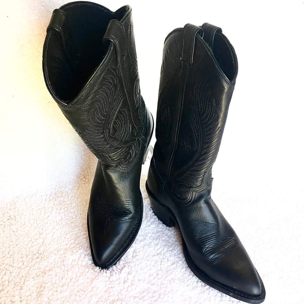 👢Black leather cowgirl boots 👢